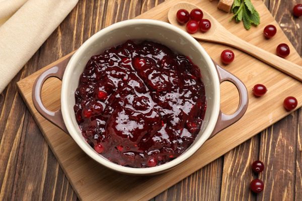cranberry sauce on wooden background